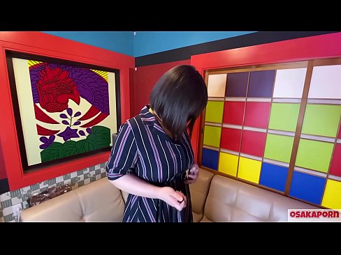 ❤️ ʻO ka ʻiʻi Kepani me nā ʻuʻu nui e masturbate me nā mea pāʻani moe kolohe a loaʻa iā ia kahi orgasm. Kamaʻilio ʻo ia ma kahi ninaninau e pili ana i kāna ʻike fucking. ʻO nā ʻū nui a me ka puʻu huluhulu e uwē nui ana. Osakaporn Pono ia makou ☑